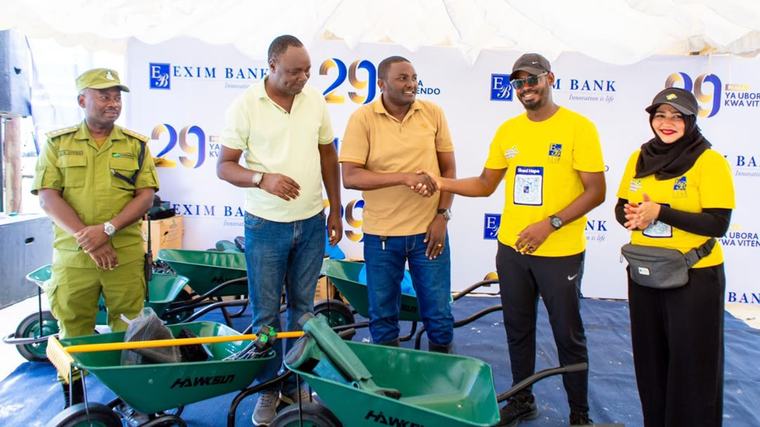Benki ya Exim yaunga juhudi usafi kwa jamii ikiadhimisha miaka 29
