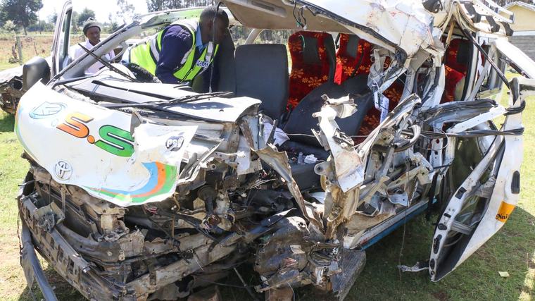 Five killed as matatu crashes into broken down truck on Nakuru-Eldoret highway